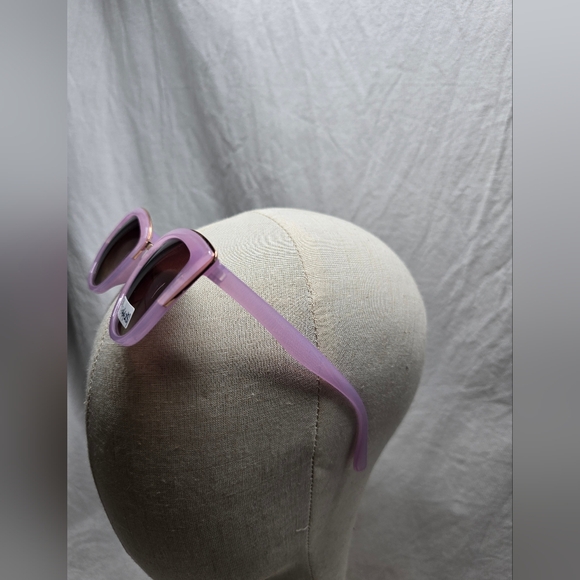 Pink and Purple with Gold accents Fashion Sunglasses - NEW - Picture 4 of 5